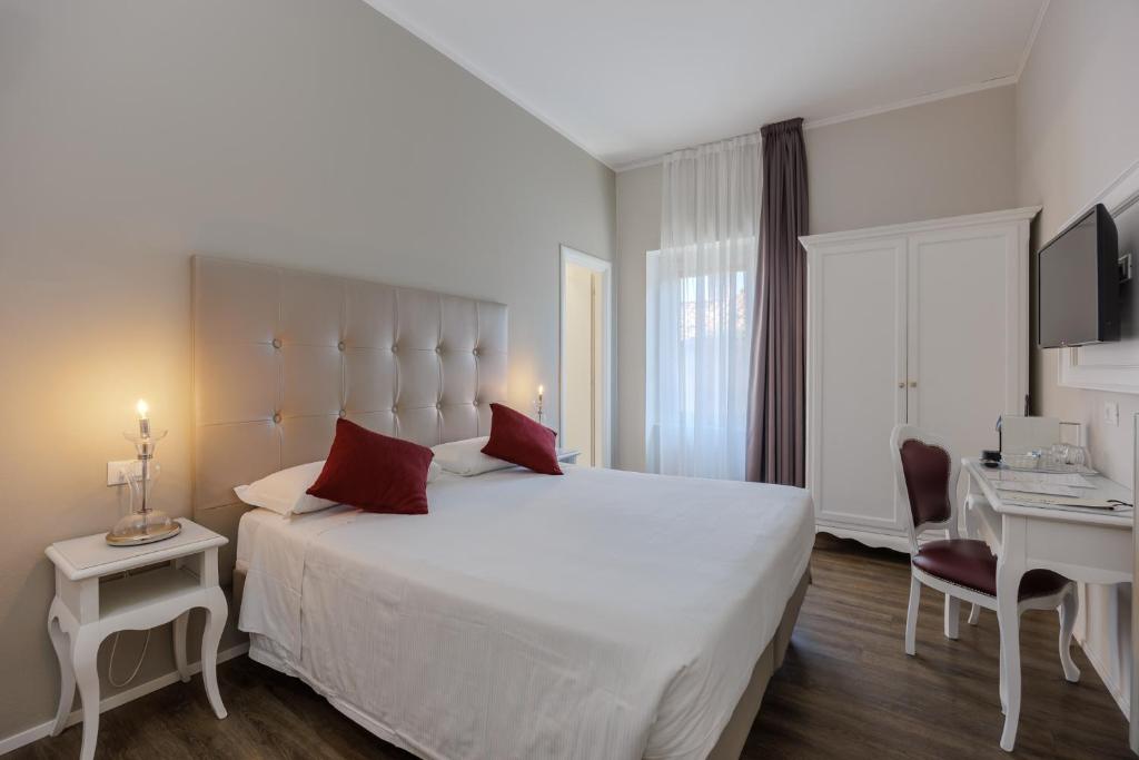 Hotel Degli Oleandri - 1