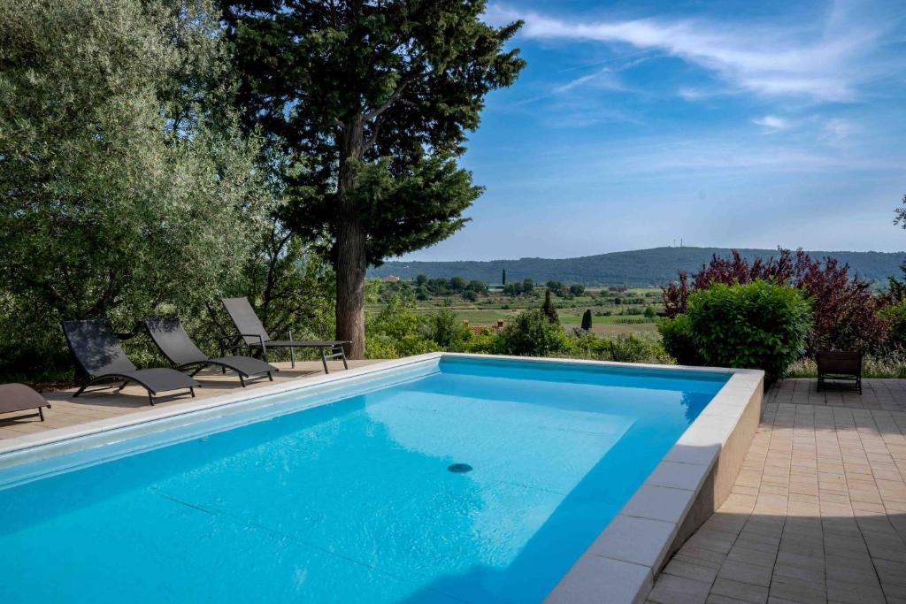 Bazén v ubytování Vila Porto Olive - Private 4 Bedroom vila next to Piran & Portorož nebo v jeho okolí