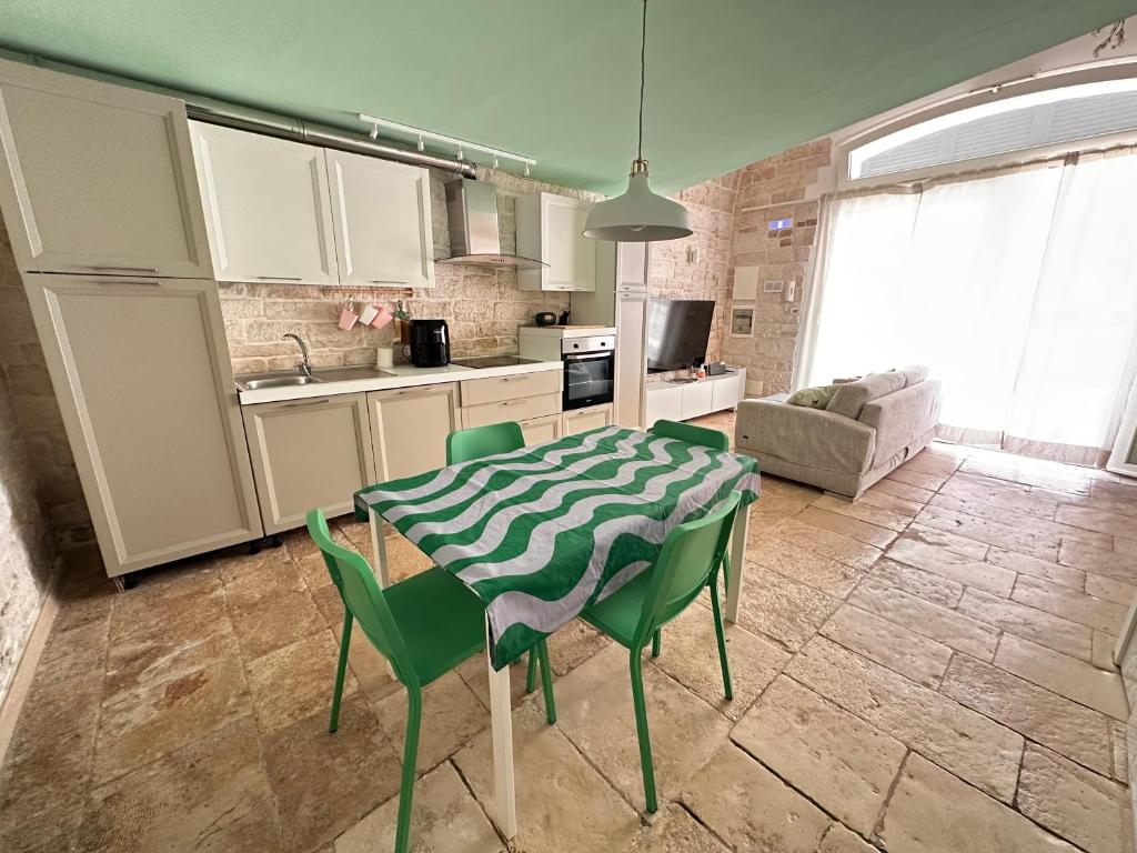 Η κουζίνα ή μικρή κουζίνα στο Green Retreat - Loft sul Mare - Casa Vacanze