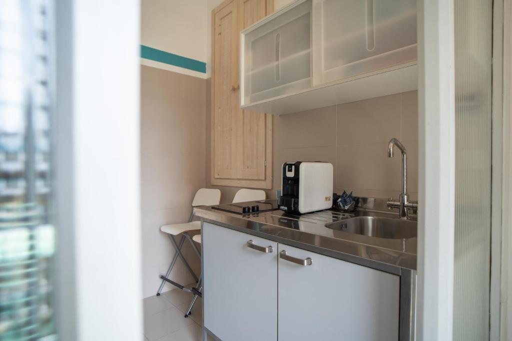 A kitchen or kitchenette at La Dimora alle Scalette