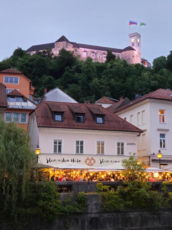 Budova, kde se apartmán nachází
