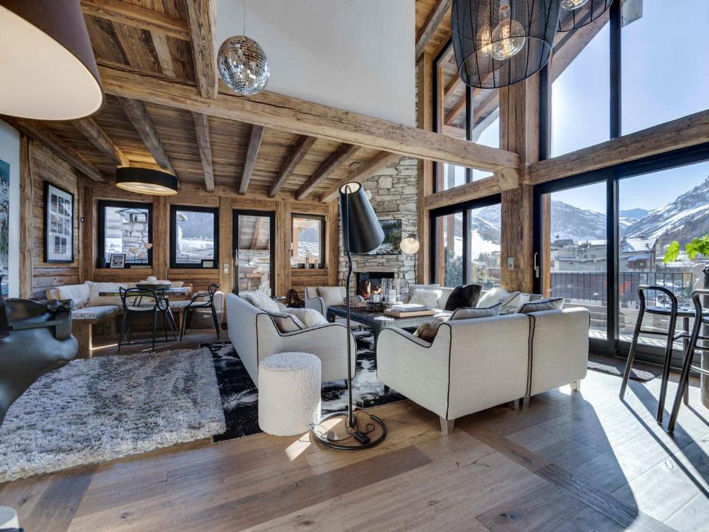 Część wypoczynkowa w obiekcie Appartement de luxe avec jacuzzi, terrasse et cheminée - 10 personnes - FR-1-567-97