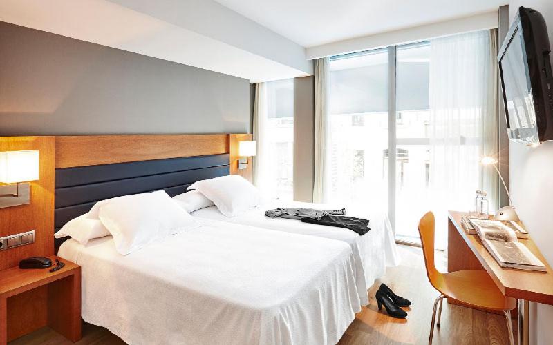 Posteľ alebo postele v izbe v ubytovaní Barcelona Century Hotel