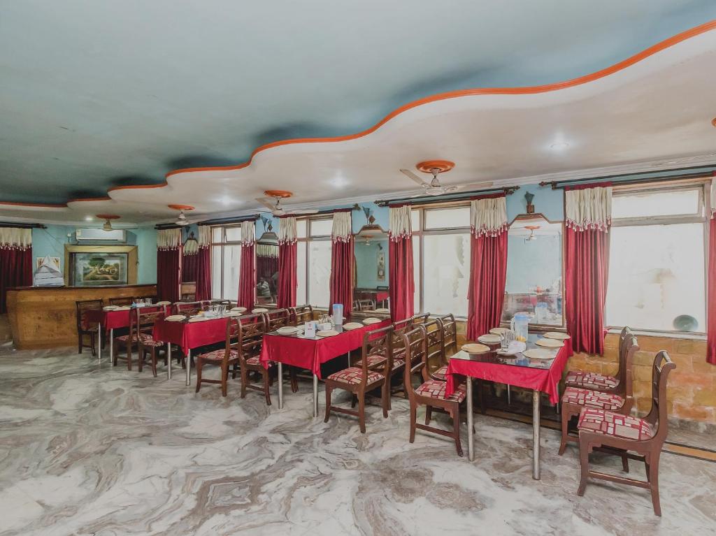 Restaurace v ubytování Super Capital O Bidisha