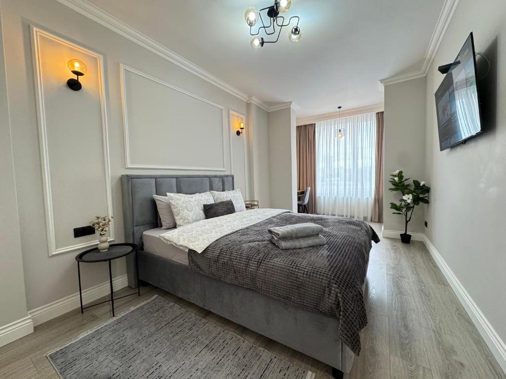 Cozy Central Apartment with Parking