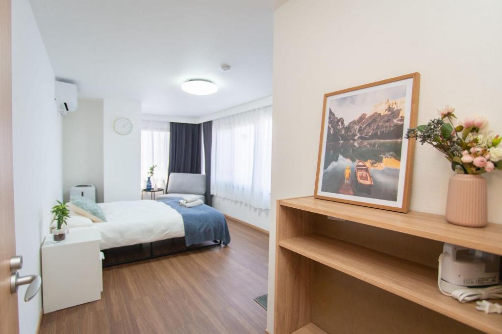 Postel nebo postele na pokoji v ubytování Natumi ホテル 304 高级独栋别墅 车站步行五分钟 成田-羽田-上野一线直达