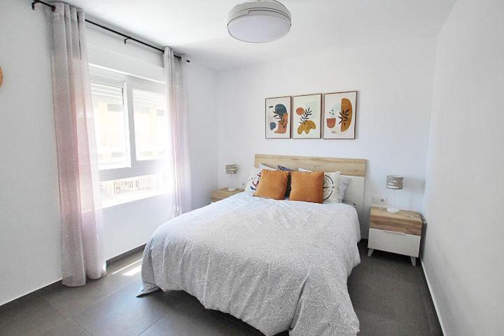 Postel nebo postele na pokoji v ubytování Apartamento Primera Línea Playa Centro de Guardamar