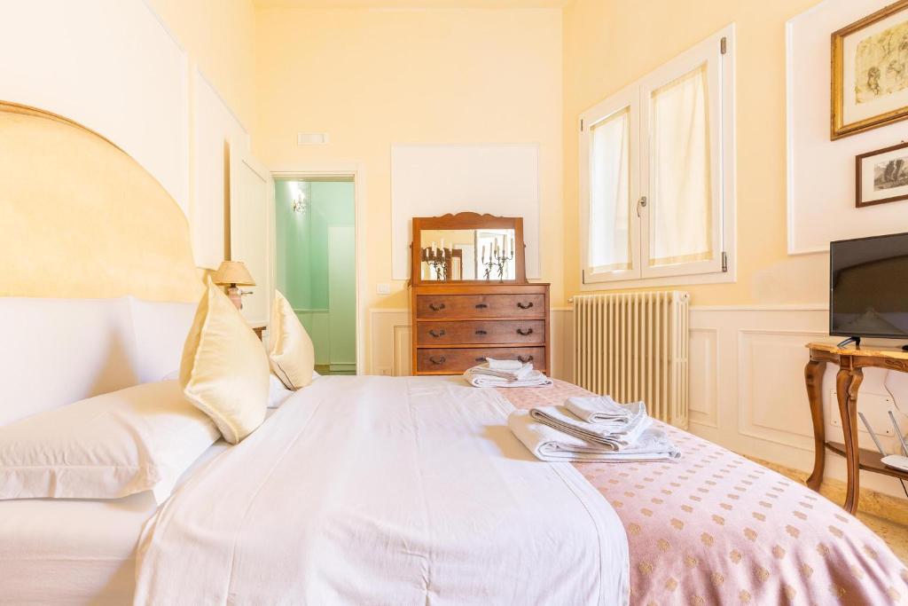 DimoraLeTreMuse Guesthouse - 4