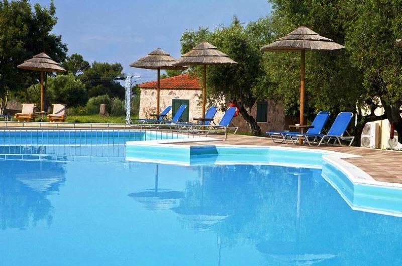 Bazén v ubytování Lassi Hotel nebo v jeho okolí