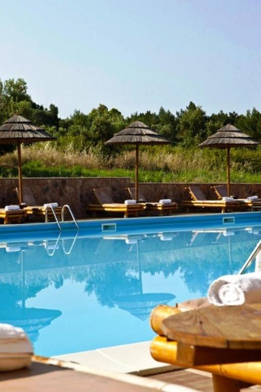 Bazén v ubytování Lassi Hotel nebo v jeho okolí