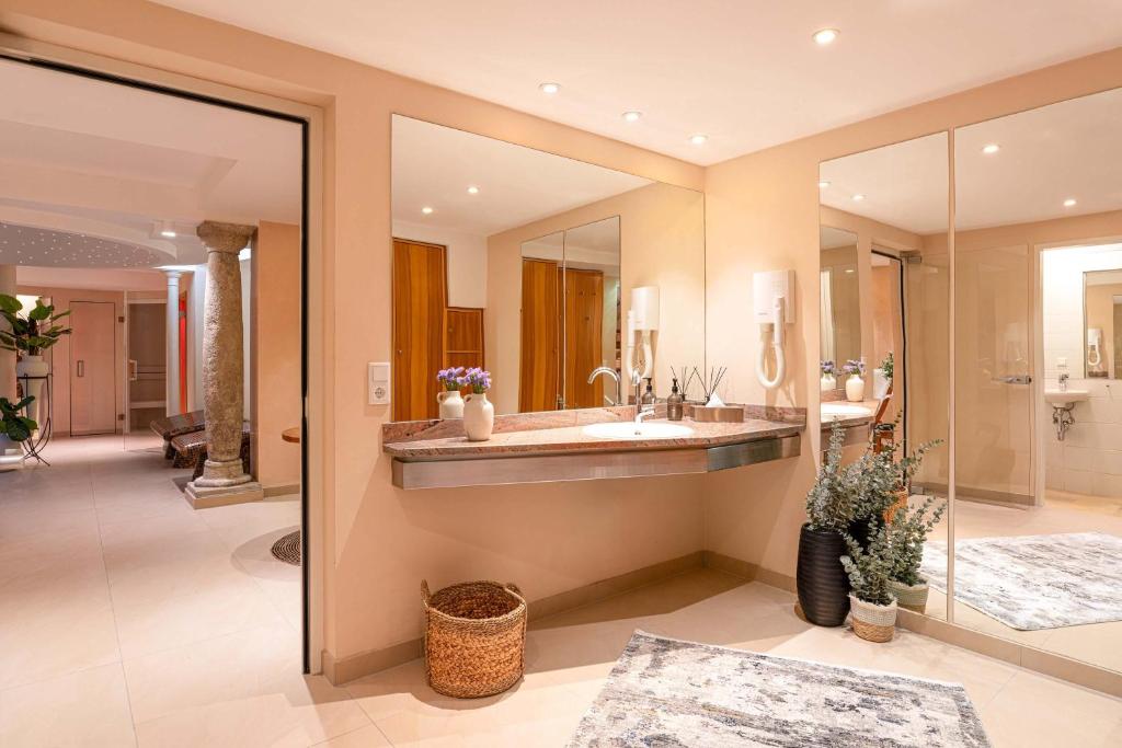 Romantik Hotel Die Gersberg Alm mit Panoramablick auf Salzburg - Resim 3