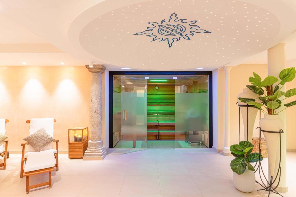 Romantik Hotel Die Gersberg Alm mit Panoramablick auf Salzburg - Resim 10