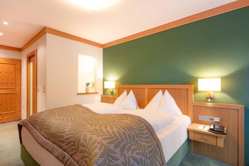 Romantik Hotel Die Gersberg Alm mit Panoramablick auf Salzburg - 1