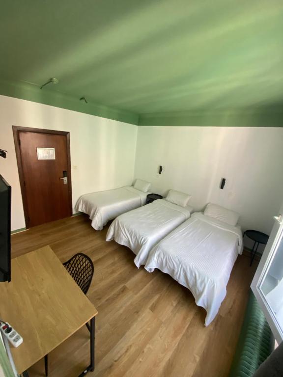 Postel nebo postele na pokoji v ubytování Hotel Windsor