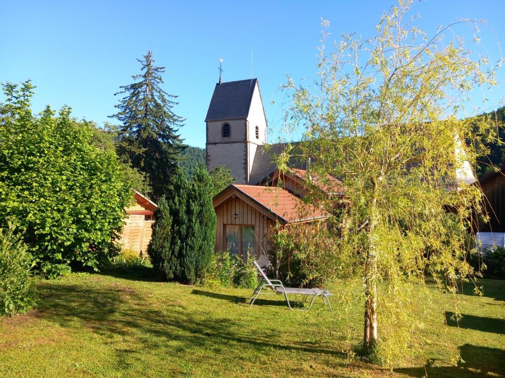Ogród w obiekcie Le Rucher de St Pierre