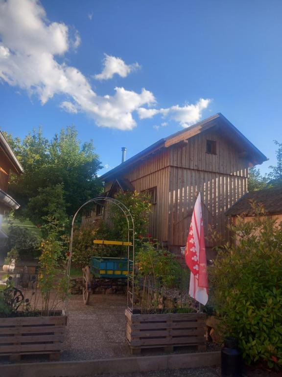 Ogród w obiekcie Le Rucher de St Pierre