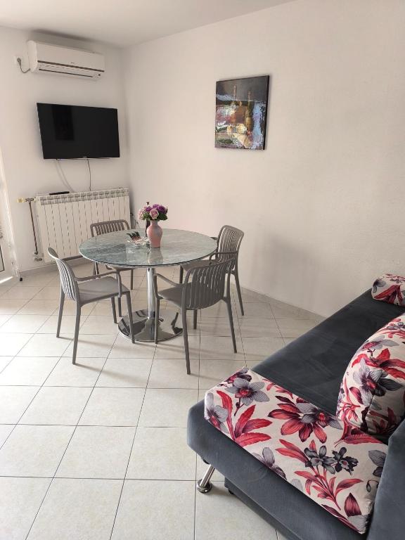 Posedenie v ubytovaní APARTMANI Mila