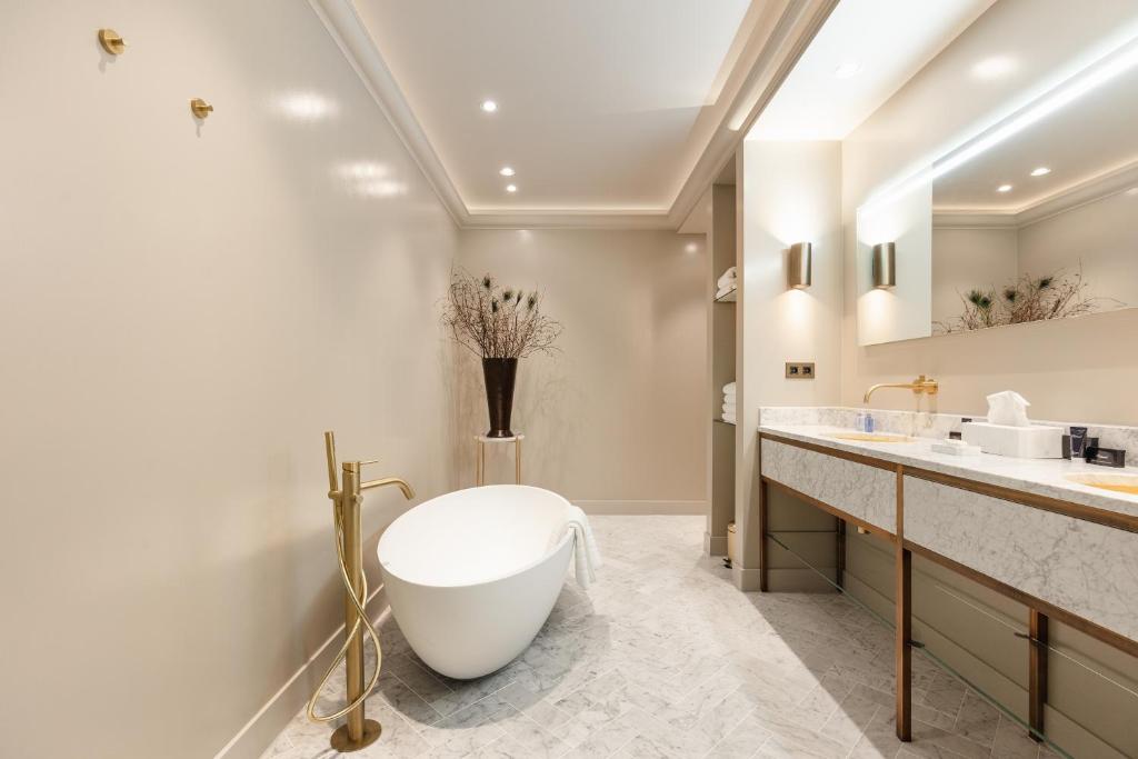 Hotel 717 - Resim 12