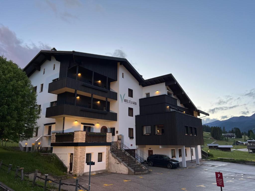 Nespecifikovaný výhled na hory nebo výhled na hory při pohledu z hotelu