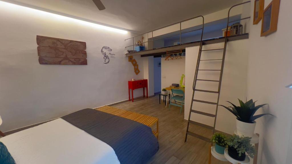 Postel nebo postele na pokoji v ubytování Loft City Center+Free Parking