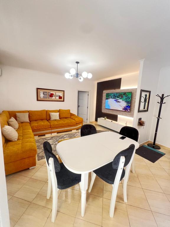 Pishat e Buta Apartment Golem