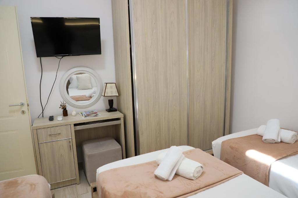 Postel nebo postele na pokoji v ubytování Downtown Apartment
