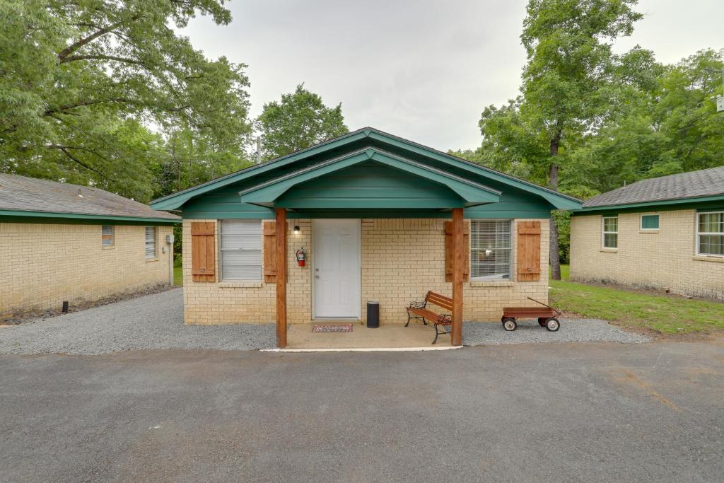 Gallery image of Fish, Boat, Hike Cabin Near Greers Ferry Lake in Higden