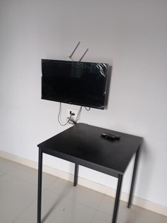 TV a/nebo společenská místnost v ubytování Pimple Saudagar 2bhk