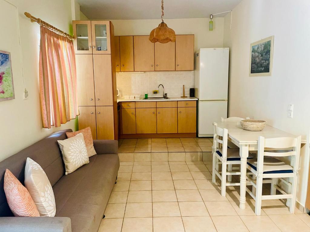 Kuchnia lub aneks kuchenny w obiekcie ILIOCHARI sea view apartments Oropos - Kalamos