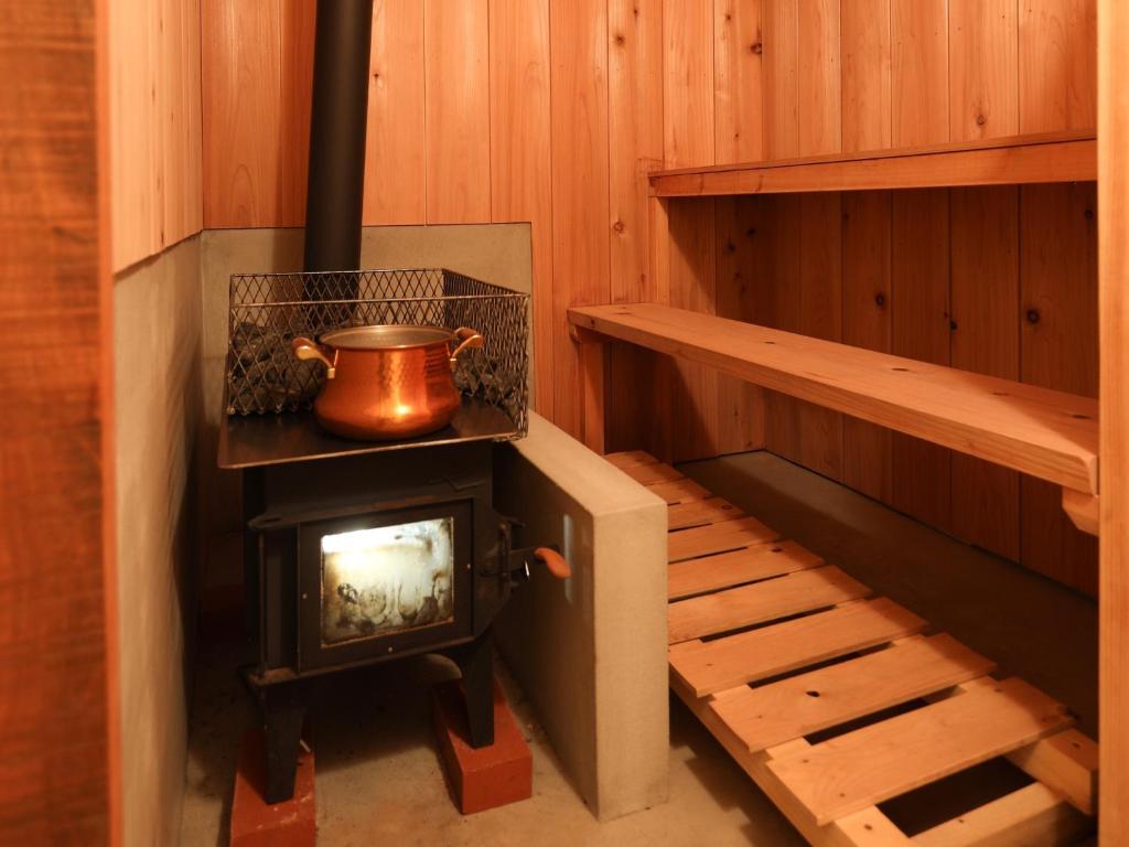 a stove in a cabin with a pot on it at RONENAI BASE - Vacation STAY 70567v in Shibinai