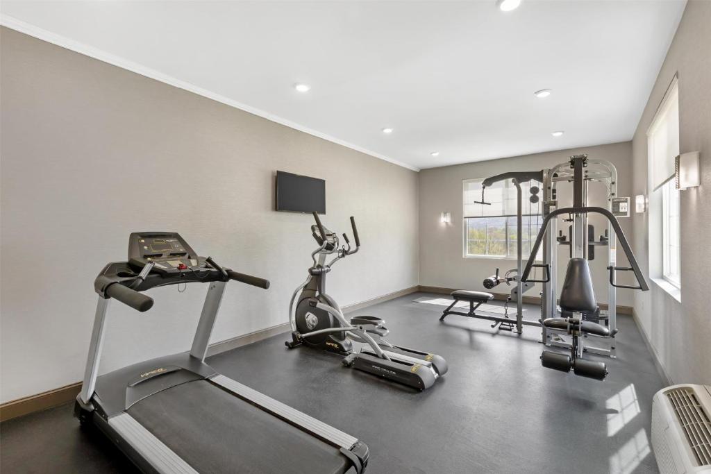 Fitness centrum a/nebo fitness zařízení v ubytování Best Western Cooperstown
