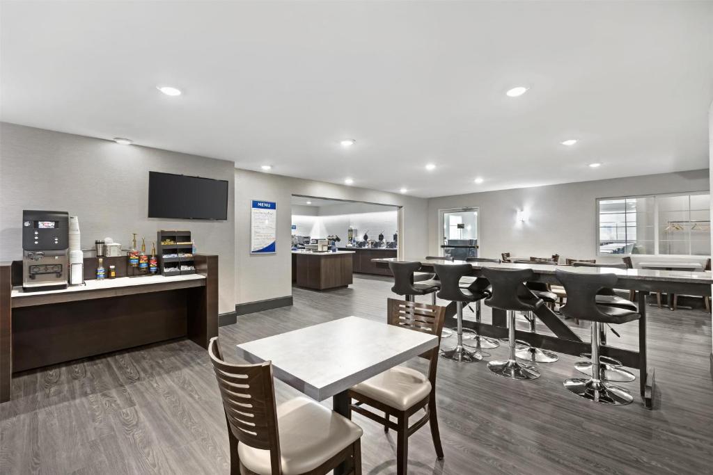 Kuchyň nebo kuchyňský kout v ubytování Best Western Cooperstown