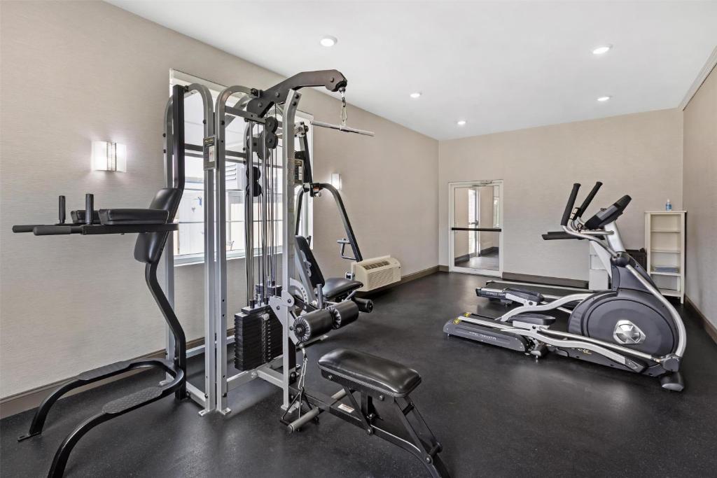 Fitness centrum a/nebo fitness zařízení v ubytování Best Western Cooperstown