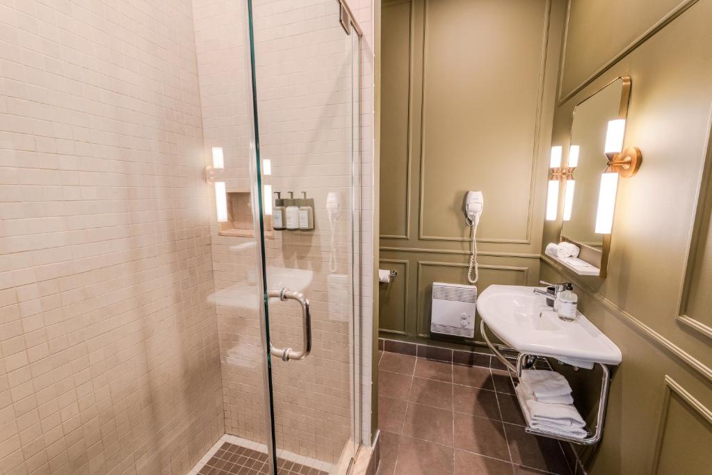 Self Check-In Boutique Hotel - Quartier latin - Room 102 - Resim 3