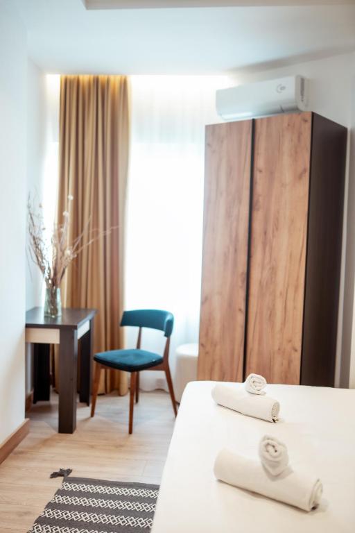 Llit o llits en una habitació de Hotel Blini
