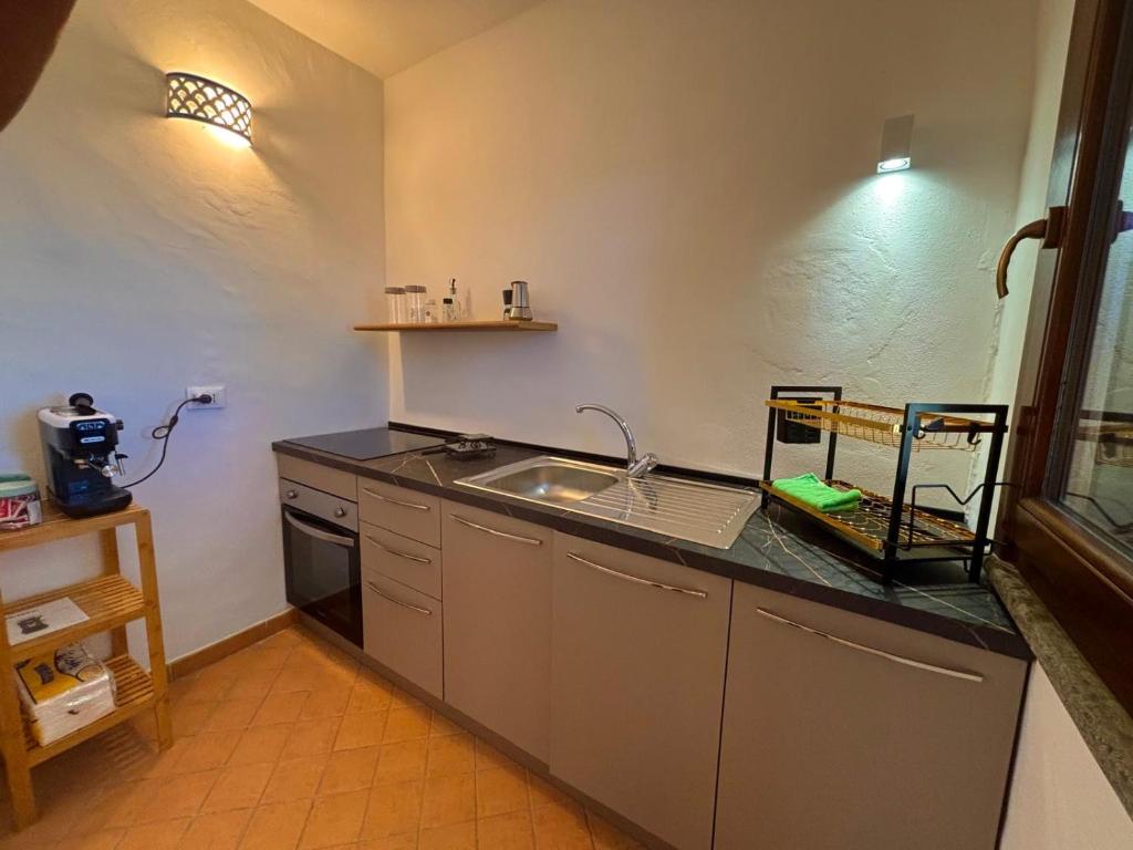 Kuchyň nebo kuchyňský kout v ubytování Ciuri di Pantelleria Dammusi