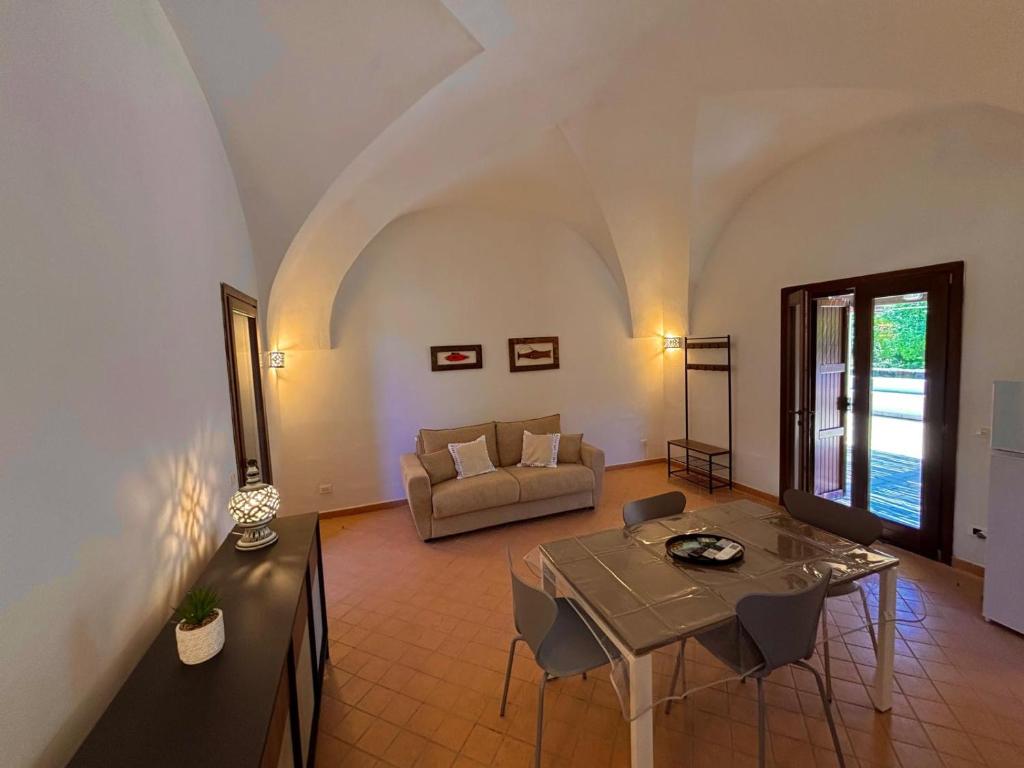 Posezení v ubytování Ciuri di Pantelleria Dammusi
