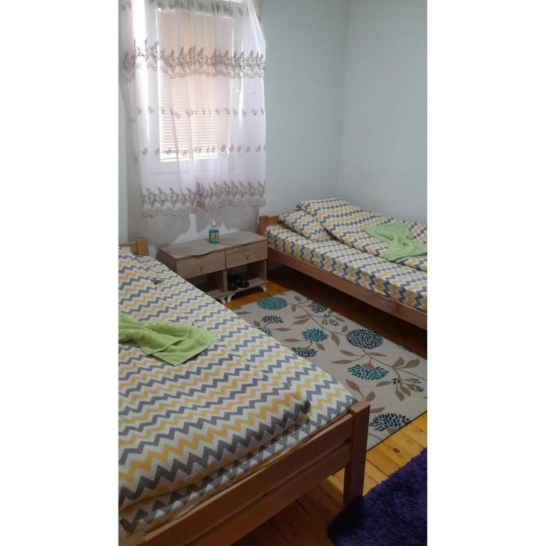 PRENOCISTE MELINA-sobe-mir u borovoj sumi-komfor-kapacitet 7 osoba - Habitación Doble Económica