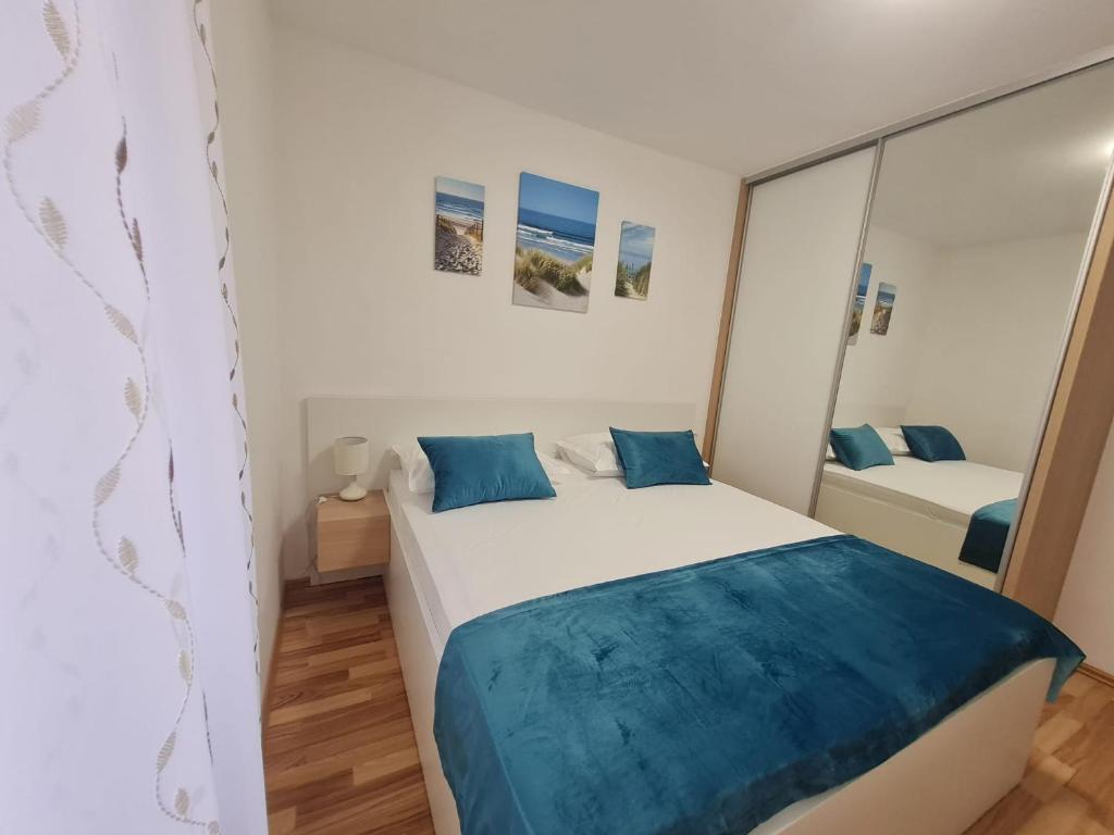 Katil atau katil-katil dalam bilik di Apartman "Flower Garden"