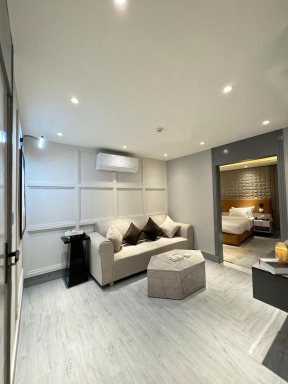 Posezení v ubytování The Khushi Hotel And Resorts