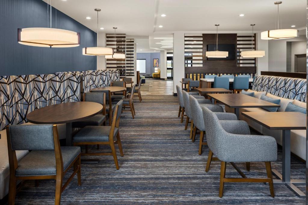 Posezení v ubytování Holiday Inn Express Moline - Quad Cities Area by IHG