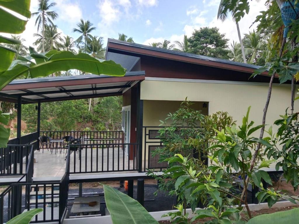 Κήπος έξω από το Serenity House with Large terrace