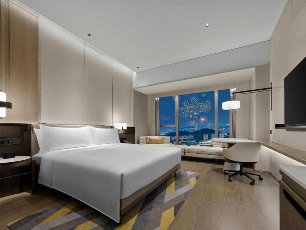 Postel nebo postele na pokoji v ubytování Hilton Zhuhai