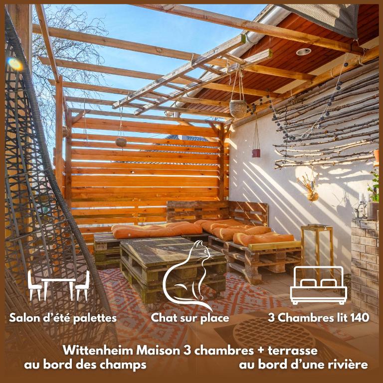 une chambre avec un banc et un escalier dans l'établissement Cosy Family Home, à Wittenheim