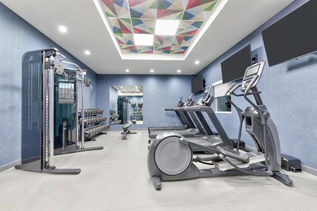 Fitness centrum a/nebo fitness zařízení v ubytování Home2 Suites By Hilton Paris