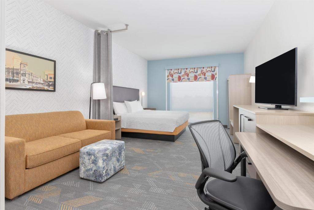 TV a/nebo společenská místnost v ubytování Home2 Suites By Hilton Paris
