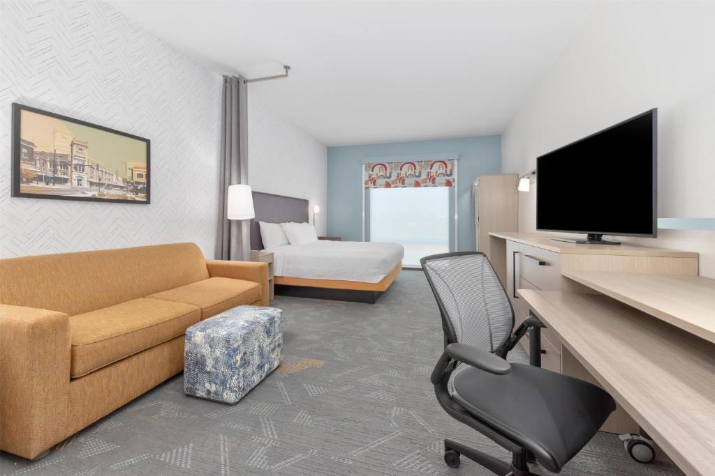 TV a/nebo společenská místnost v ubytování Home2 Suites By Hilton Paris