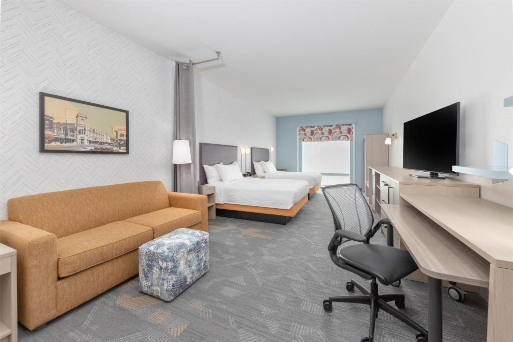TV a/nebo společenská místnost v ubytování Home2 Suites By Hilton Paris
