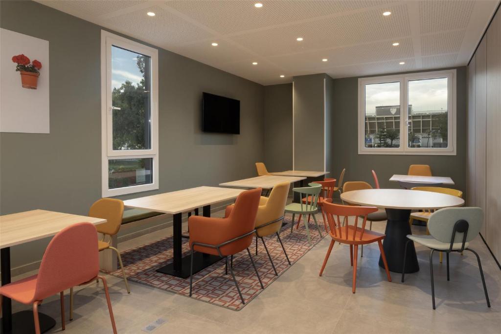 Hampton By Hilton Malaga Martiricos - Resim 7