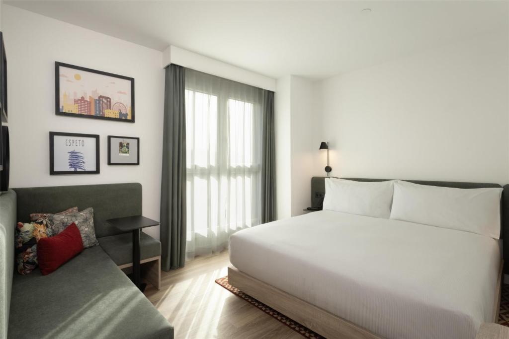Hampton By Hilton Malaga Martiricos - Resim 25
